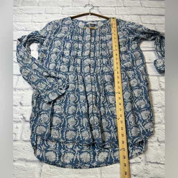 Old Navy Blue and White Floral Blouse - Picture 6 of 7